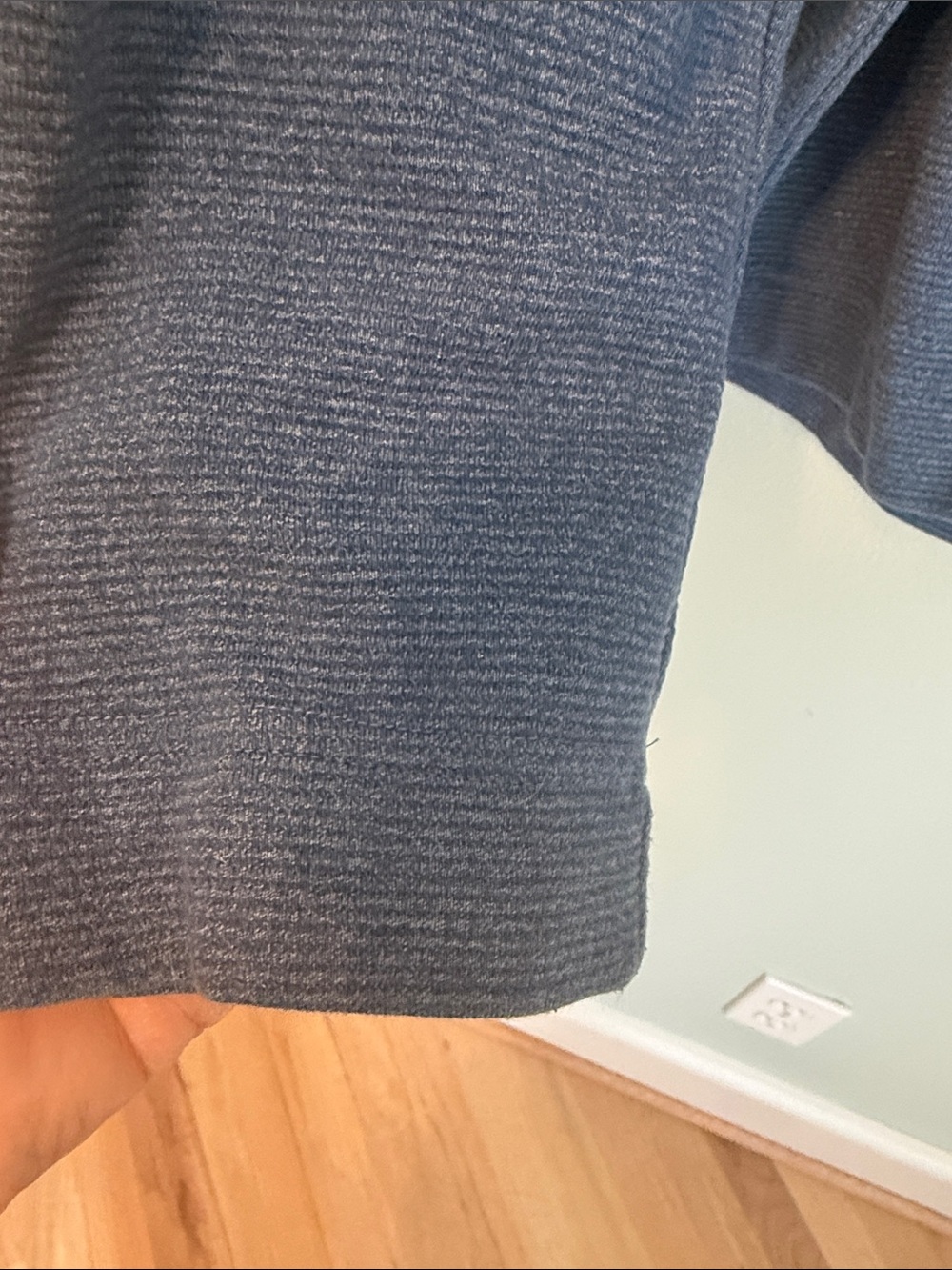Van Heusen Pull Over - Picture 2 of 4